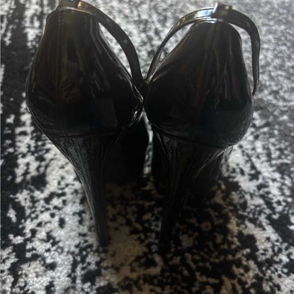 Elegant Black Heels for Every Occasion - Picture 3 of 4